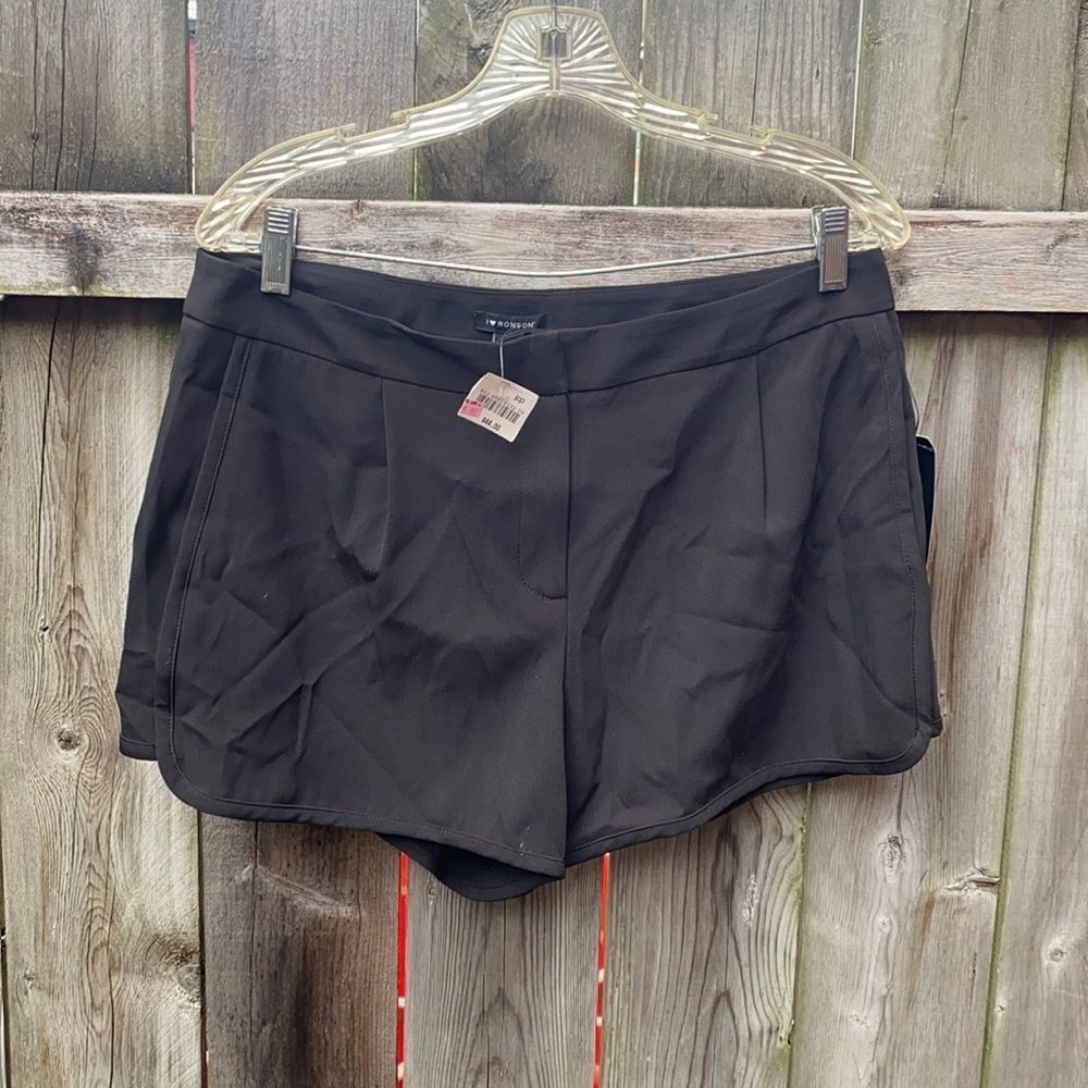 I love Ronson shorts sz. 8 NWT